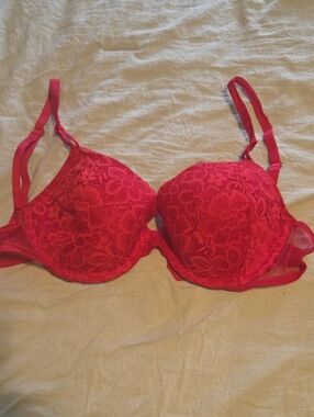 Victoria's Secret Red Lace Underwire Push-Up Bra